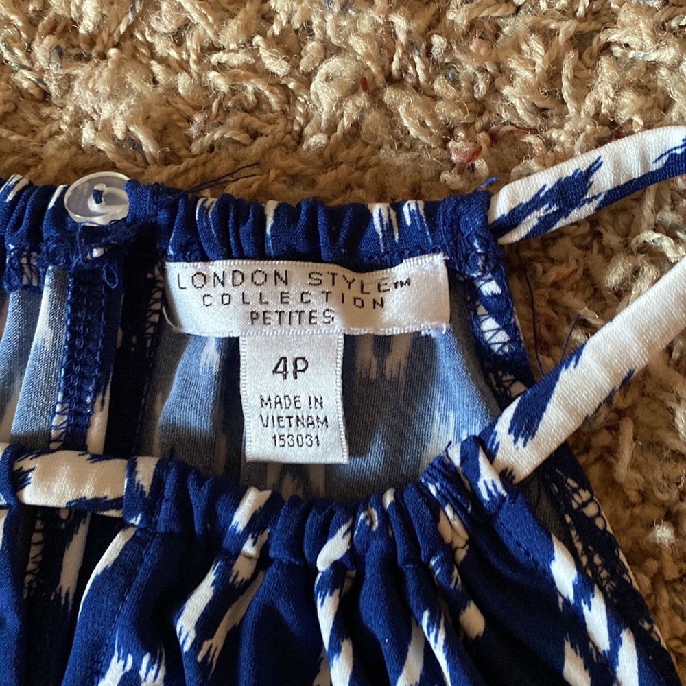 Woman’s dress - Picture 3 of 4